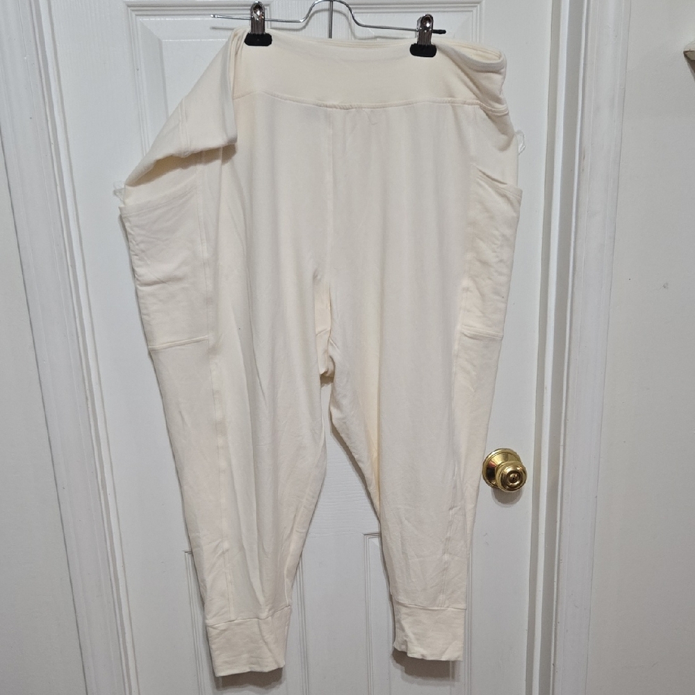 NWOT Old Navy Cream Pull-On Jogger Pants with Side Pockets
